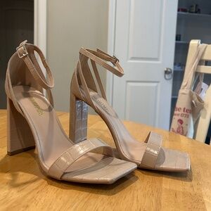 Nude Heels / 8.5